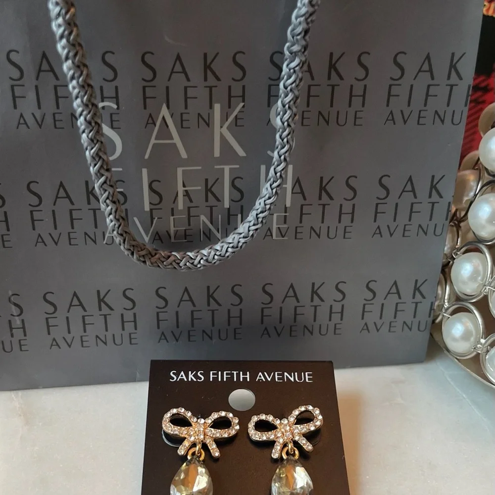 Saks Fifth Avenue Rhinestones Gold Bow Teardrop Earrings (NWOT) w/Saks Gift Bag - Picture 4 of 8